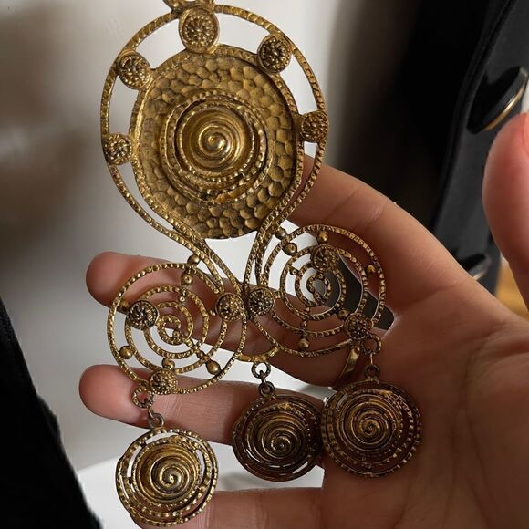 Vintage gold tone long spiral necklace - Picture 2 of 6